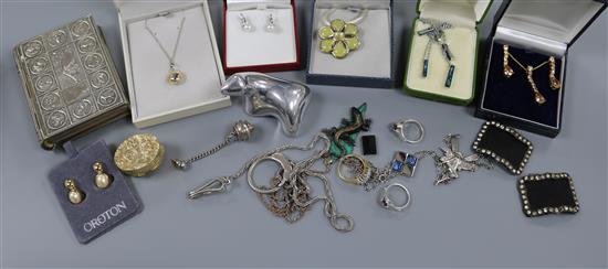 A group of mixed jewellery including earrings, shell earrings, buckle etc.